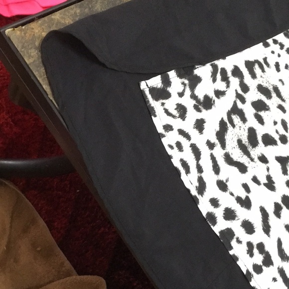 H&M Cheetah Print front tank top. Size 4 - Picture 2 of 7